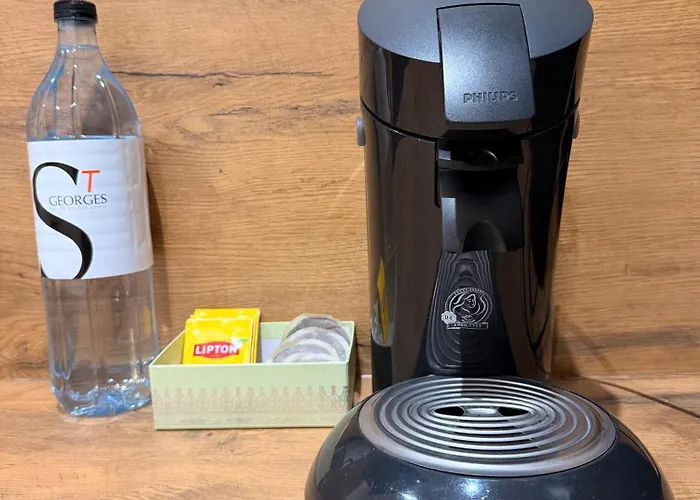 Hyper Centre 100m De La *